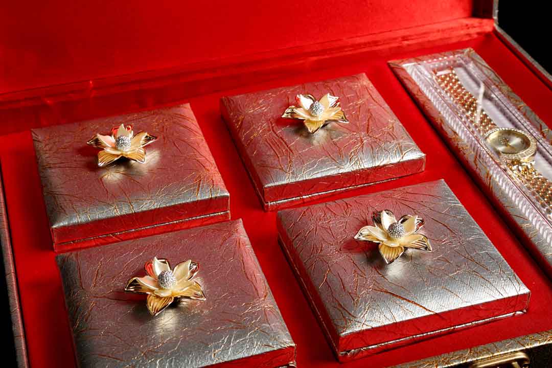 No. 631 6 Sections with Free Wrist Watch