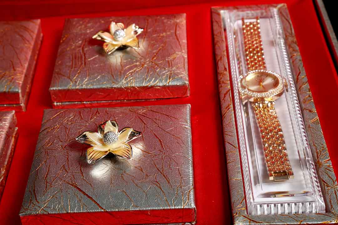 No. 631 6 Sections with Free Wrist Watch - Image 3