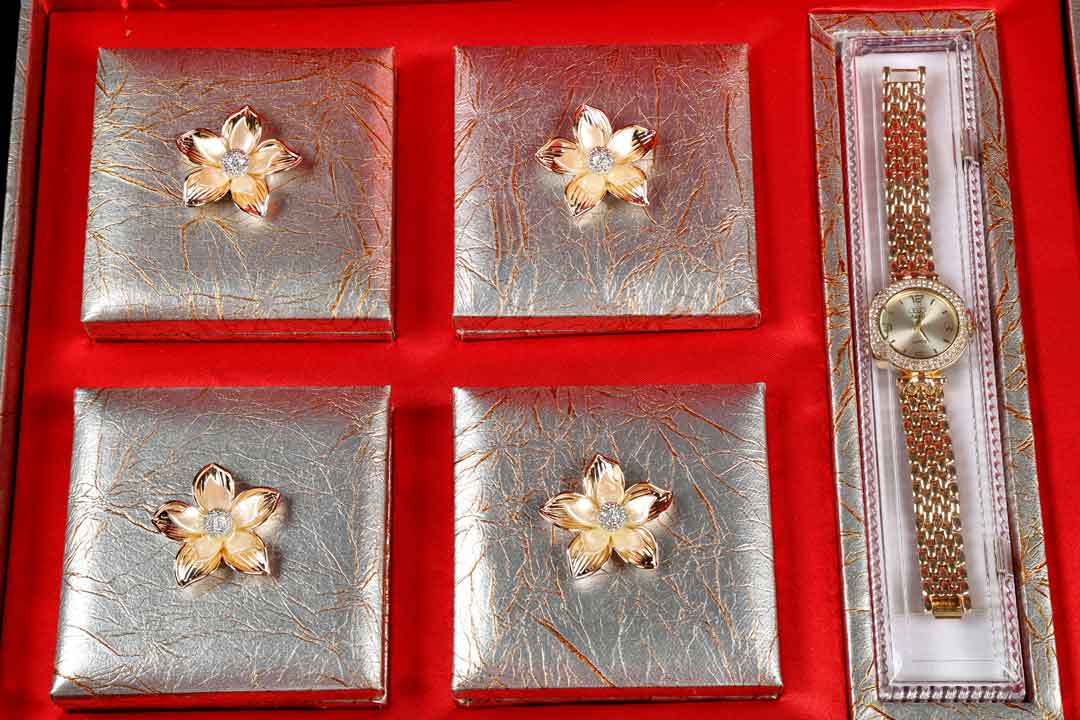 No. 631 6 Sections with Free Wrist Watch - Image 2