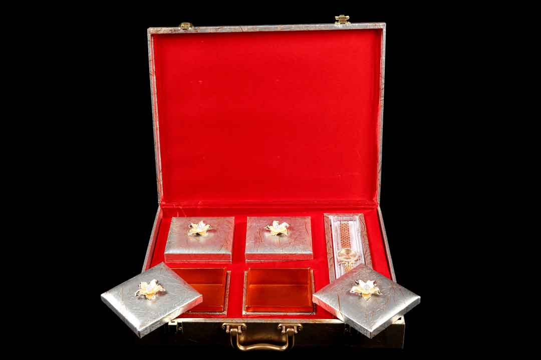 No. 631 4 Sections with Free Wrist Watch - Image 2